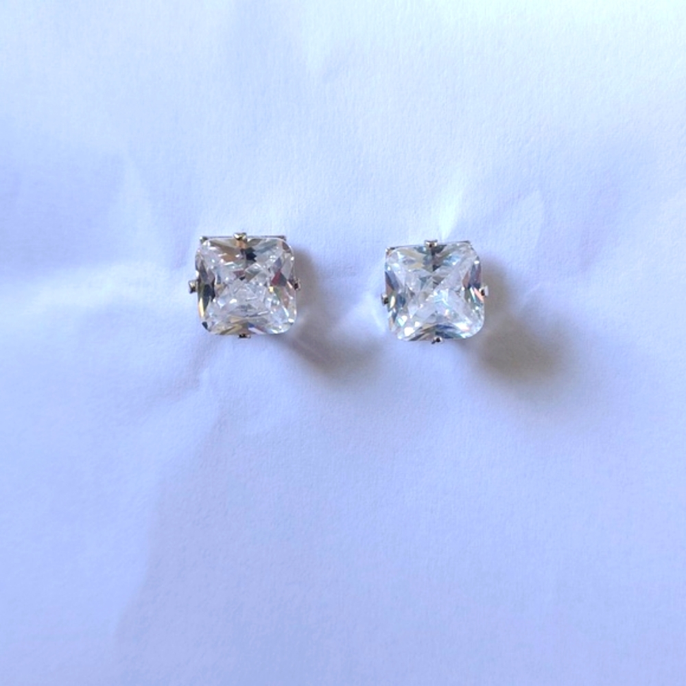 ☀️5/$25☀️ Large Cubic Zirconia Post Earrings